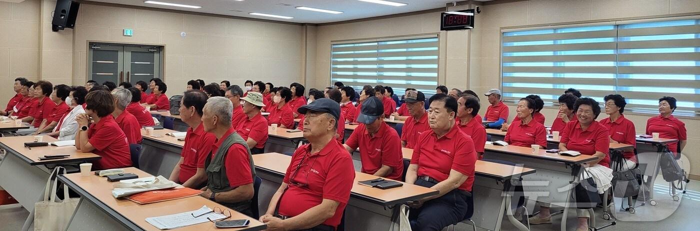 전북자치도 진안군은 ‘2024 홍삼축제’ 홍보를 위해 10월 6일까지 매주 금요일 홍삼-Day를 운영한다.&#40;진안군제공&#41;2024.8.1/뉴스1