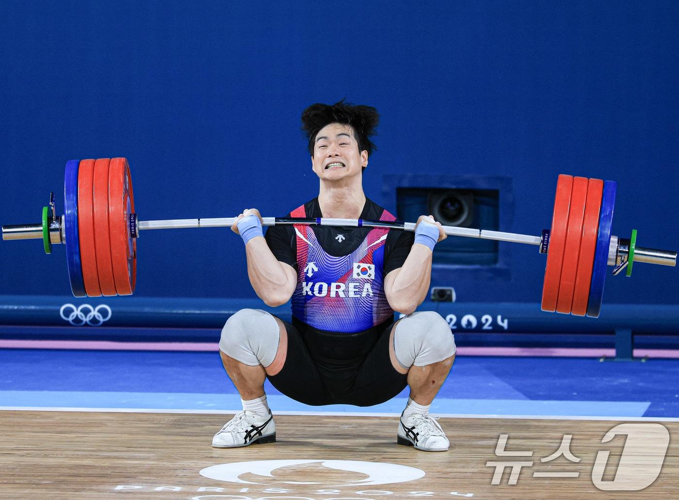 대한민국 역도 국가대표팀 유동주 선수가 9일 오후&#40;한국시간&#41; 프랑스 파리 사우스 파리 아레나 6에서 진행된 2024 파리올림픽 역도 남자 89kg급 경기 용상 217kg 3차시기에 도전하고 있다. 2024.8.9/뉴스1 ⓒ News1 박정호 기자