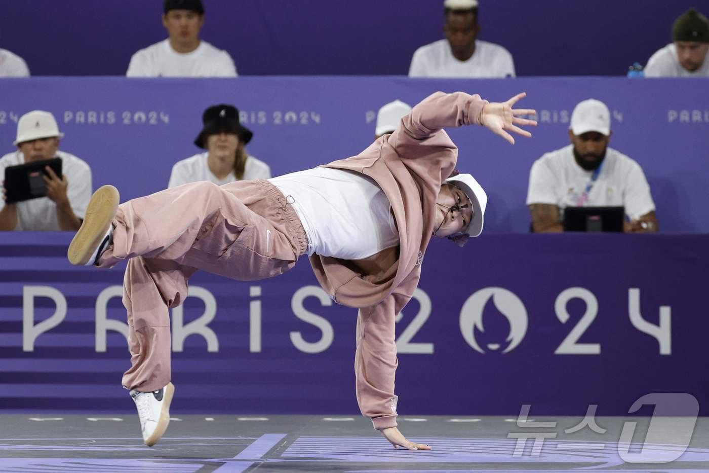 브레이킹의 첫 금메달 주인공 유아사 아미 ⓒ AFP=뉴스1