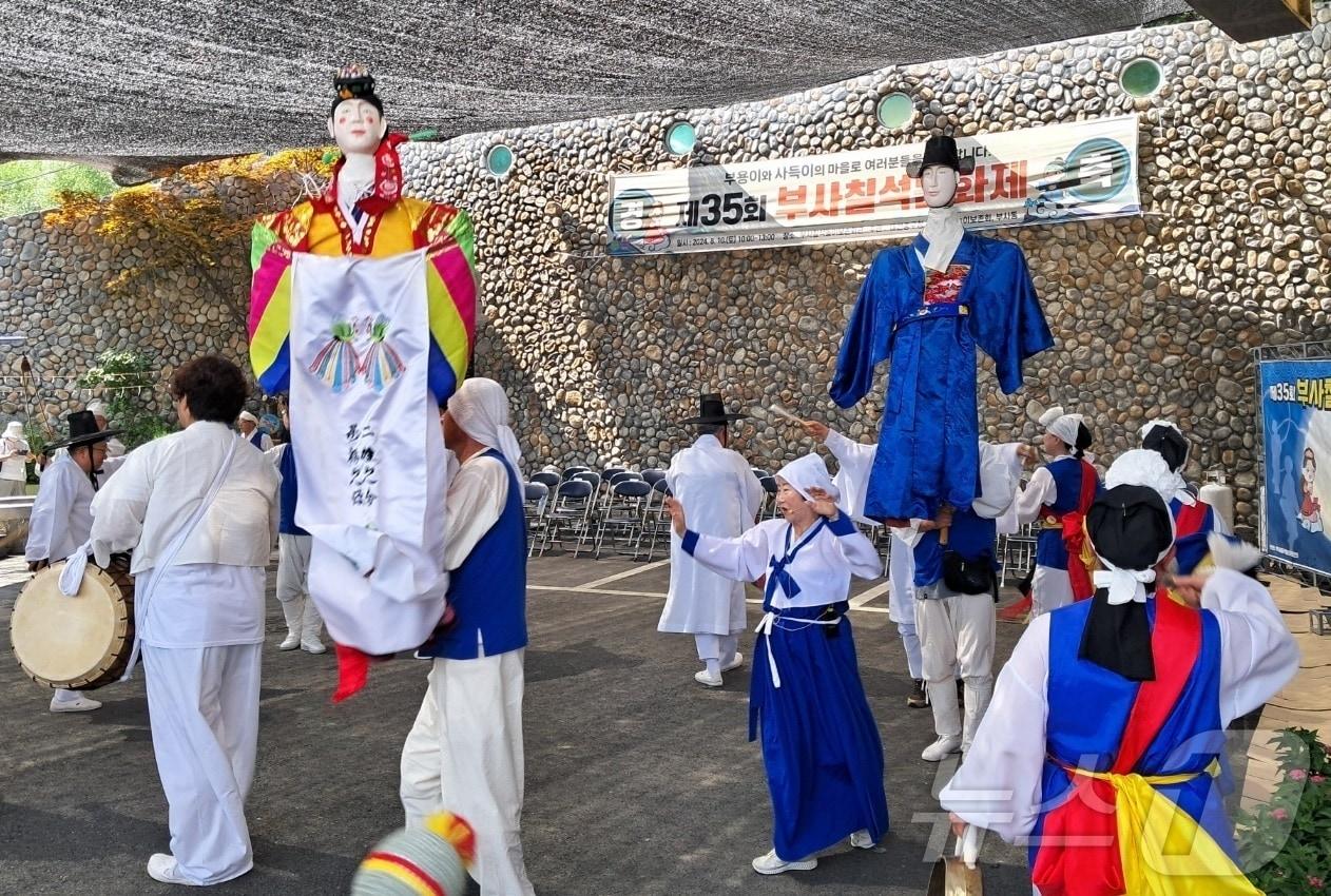 견우·직녀가 오작교에서 만나는 날인 칠석&#40;七夕&#41;을 맞아 10일 부용이와 사득이의 마을인 대전 중구 부사동에서 &#39;제35회 부사칠석문화제&#39;가 열리고 있다. 2024.8.10 /뉴스1 ⓒNews1 최일 기자