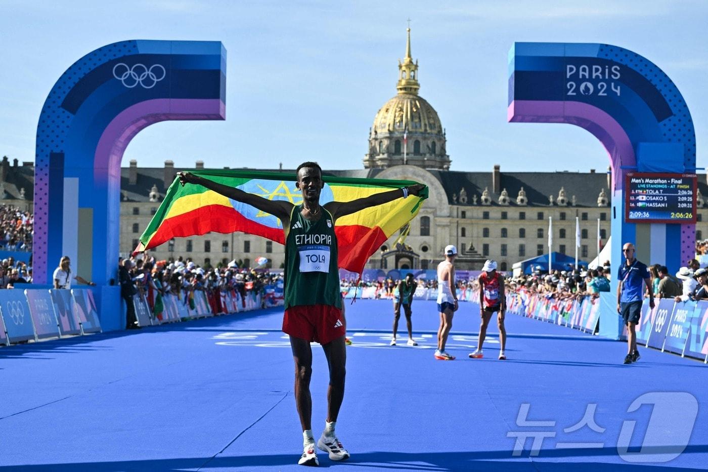 2024 파리 올림픽 마라톤 금메달을 획득한 톨라 ⓒ AFP=뉴스1