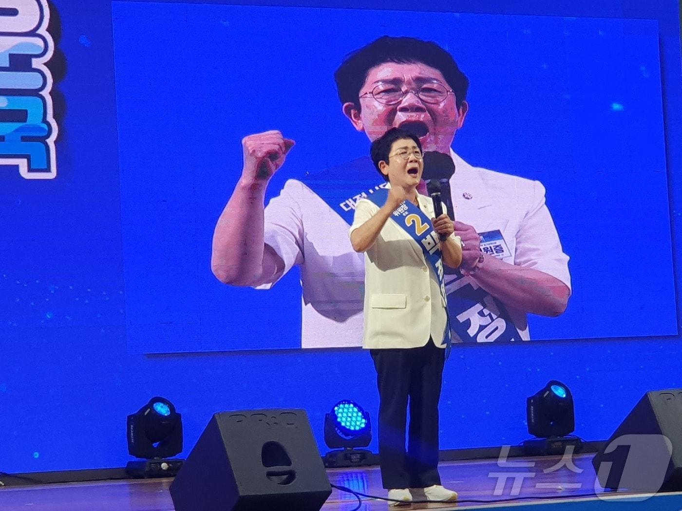  11일 배재대학교 스포렉스홀에서 열린 더불어민주당 제1차 정기당원대회에서 대전시당 위원장으로 당선된 박정현 의원&#40;대덕구&#41;이 수락연설을 하고 있다. 2024.8.11 /뉴스1 ⓒ News1 허진실 기자