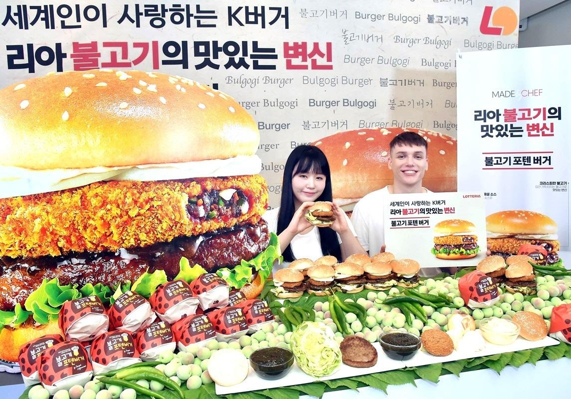 롯데리아가 한국적 맛과 이색 2030세대 트렌드를 접목해 선보인 한정 메뉴가 타깃 메뉴 출시의 판매 성과를 보이고 있다.&#40;롯데리아제공&#41;