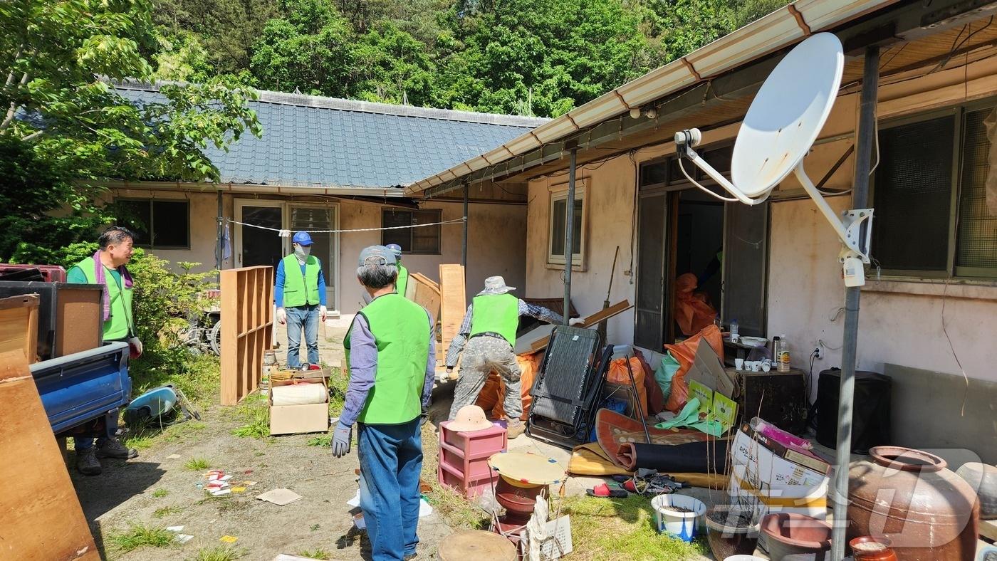 영동군 &#39;그루터기 사회적 협동조합&#39; 활동 장면 &#40;영동군 제공&#41; /뉴스1 