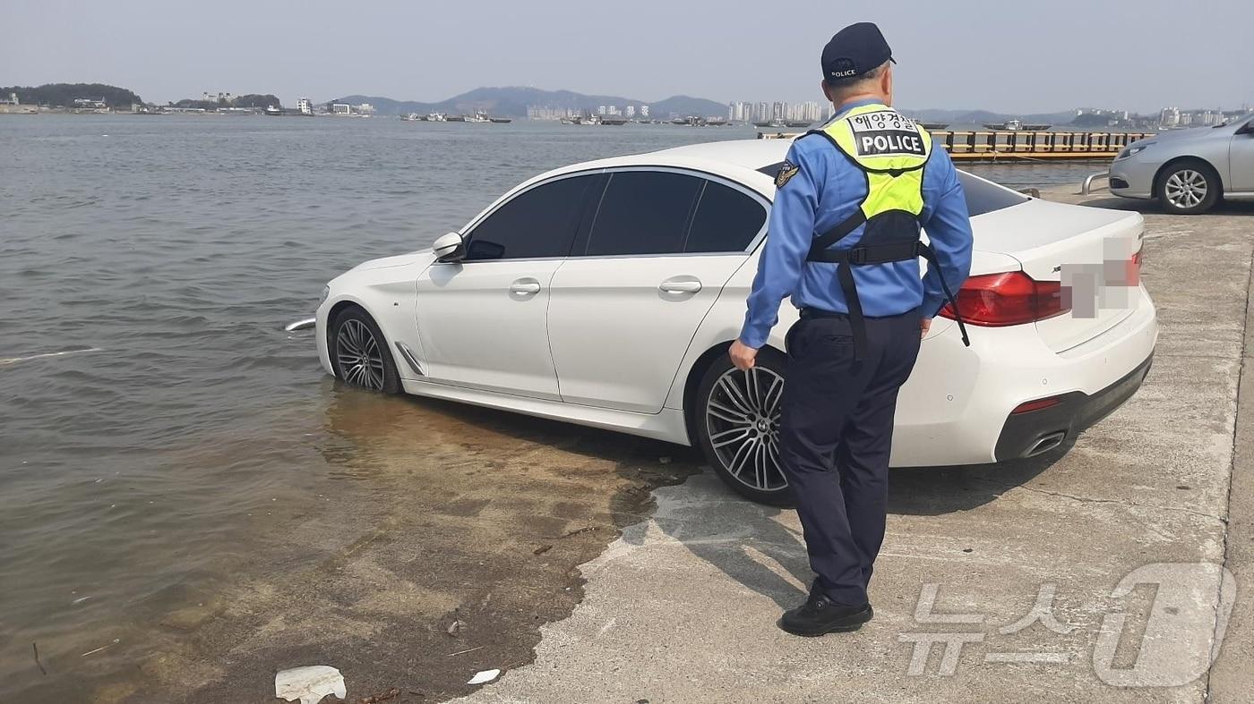 군산해경이 20~23일 대조기 연안사고 위험 &#39;주의보&#39; 발령하고 차량 침수 등의 피해가 발생하지 않도록 주의를 당부했다.&#40;군산해경 제공&#41; 2024.8.14/뉴스1