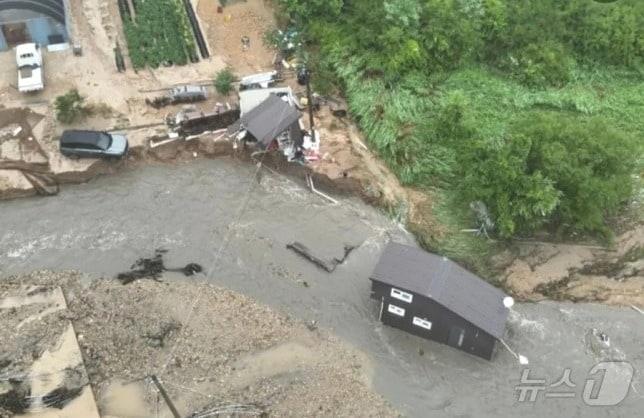 지난달 충북 영동군 심천면 법곡저수지 붕괴로 큰 수해를 입은 마을 현장 &#40;영동군 제공&#41; /뉴스1 