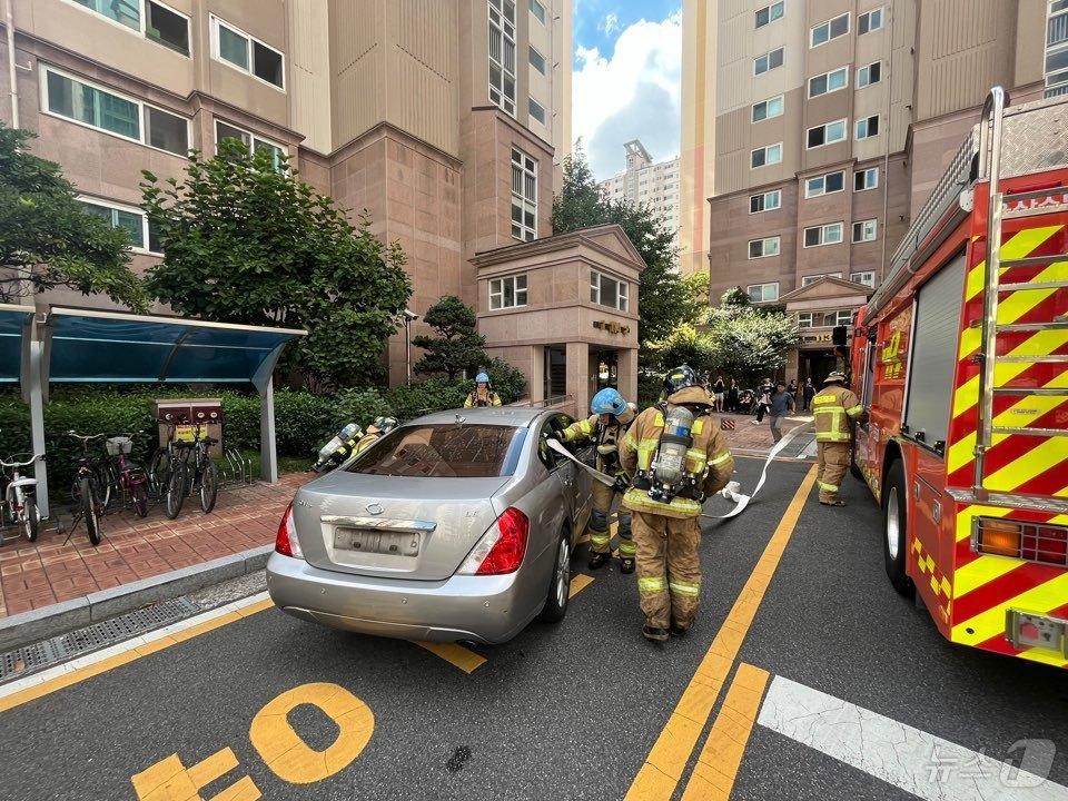 울산 남부경찴서는 16일 긴급출동 통행 방해차량 강제처분 훈련을 실시했다.&#40;울산광역시제공&#41;