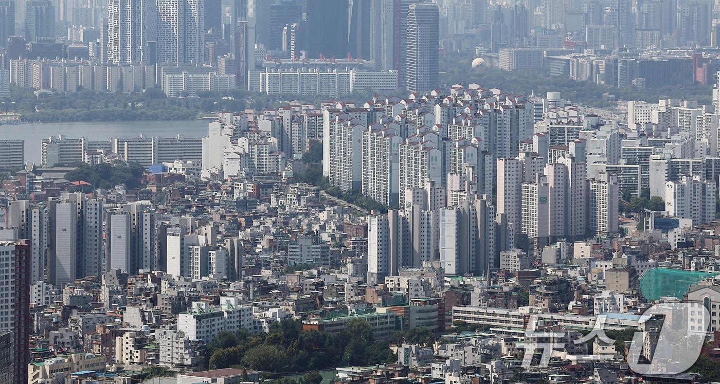 서울 남산에서 바라본 아파트 단지. 2024.8.19/뉴스1 ⓒ News1 김진환 기자