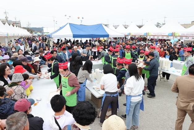 지난해 열린 생거진천 문화축제 농특산물 판매장.&#40;진천군 제공&#41;/뉴스1