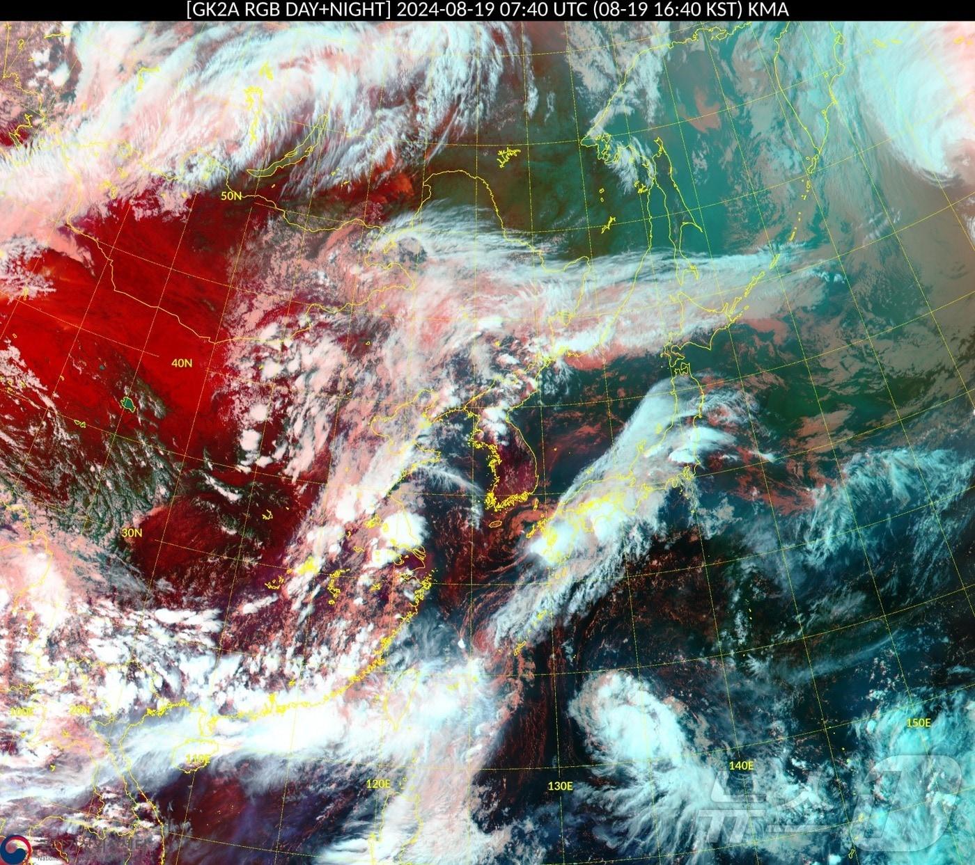 19일 오후 4시 40분 기준 천리안위성 2A호로 본 동아시아 기압계&#40;기상청 제공&#41; ⓒ 뉴스1