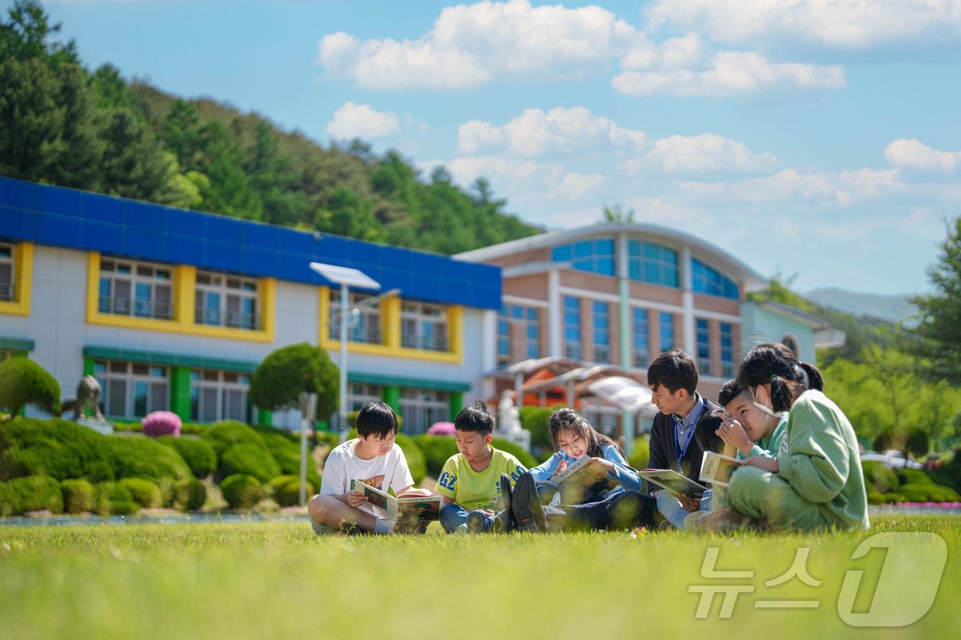 농촌 유학 온 학생들.&#40;강원도교육청 제공&#41;