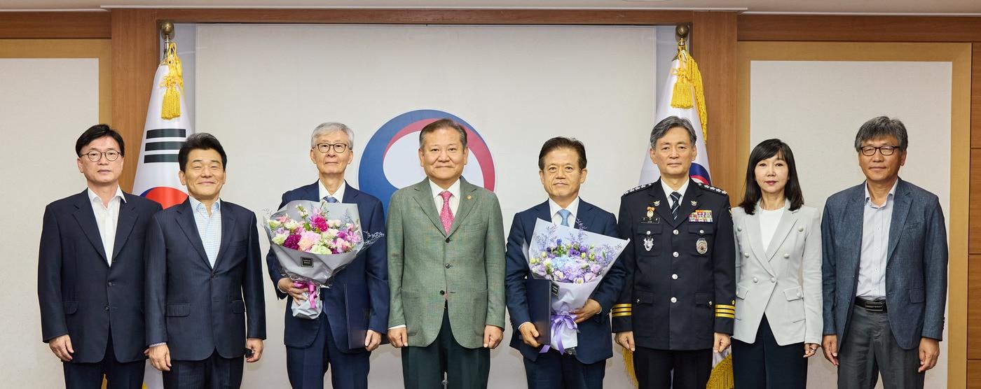 &#40;왼쪽부터&#41; 제12기 국가경찰위원회 김세동 위원, 박형명 위원, 윤용섭 위원장, 이상민 행정안전부 장관, 김정석 위원, 조지호 경찰청장, 김성은 위원, 이효원 위원. &#40;경찰청 제공&#41;