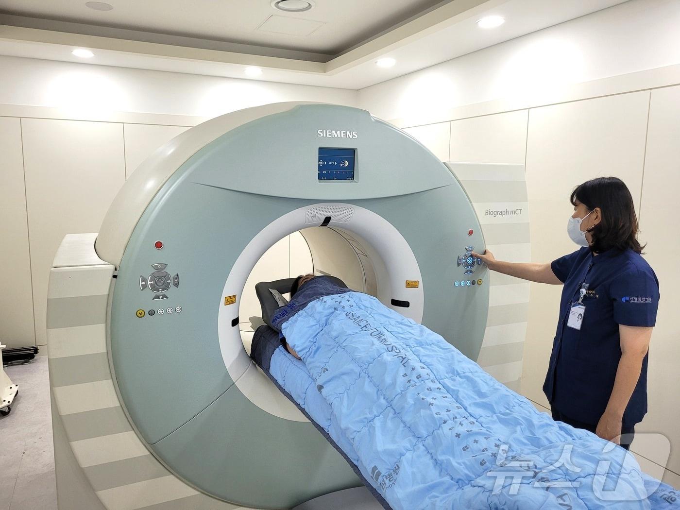 센텀종합병원 핵의학과에서 최근 설치된 PET-CT 장비가 가동되고 있다.&#40;센텀종합병원 제공&#41;