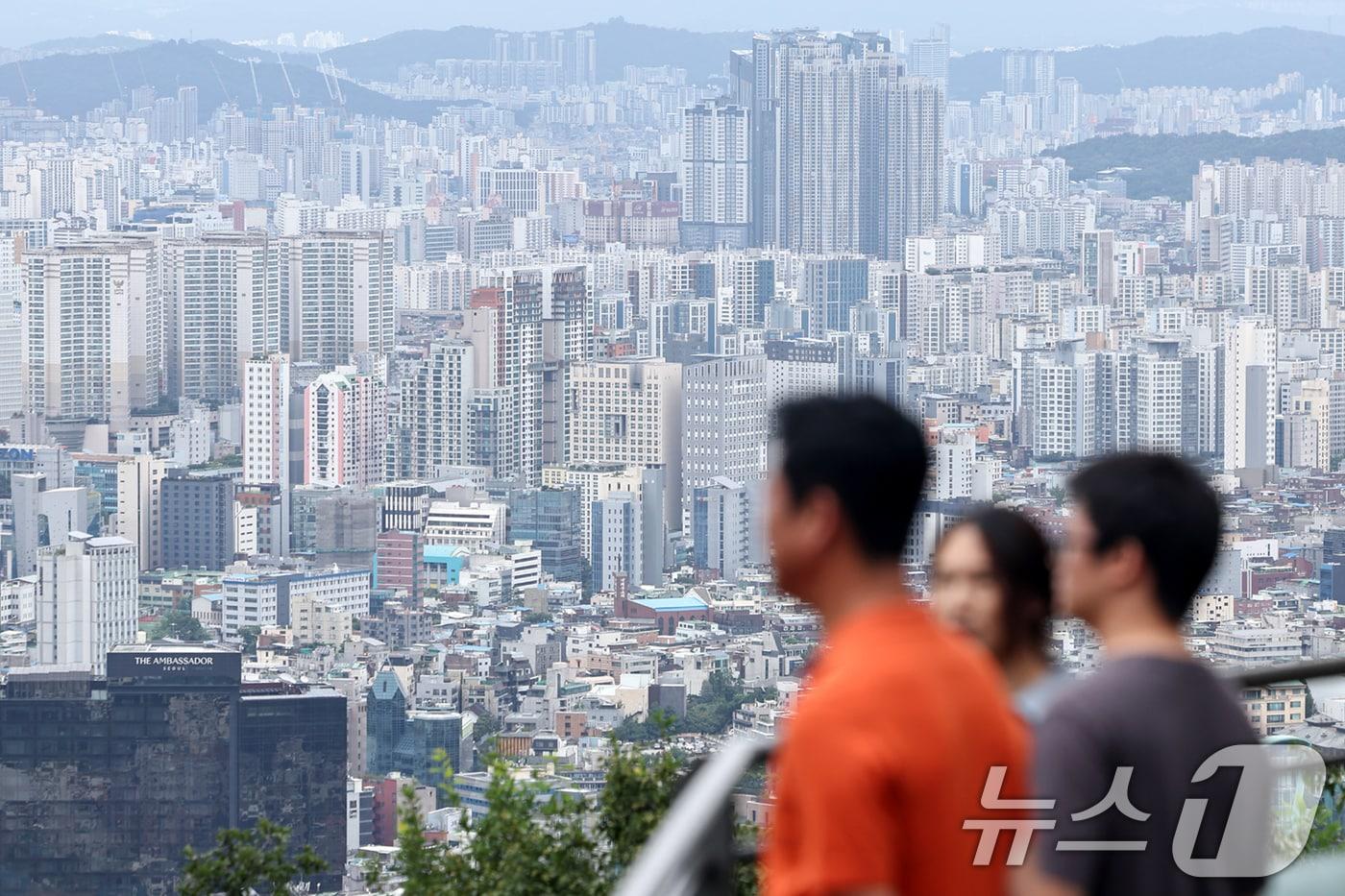  서울 중구 남산에서 바라본 시내 아파트 밀집 지역. 2024.8.21/뉴스1 ⓒ News1 민경석 기자