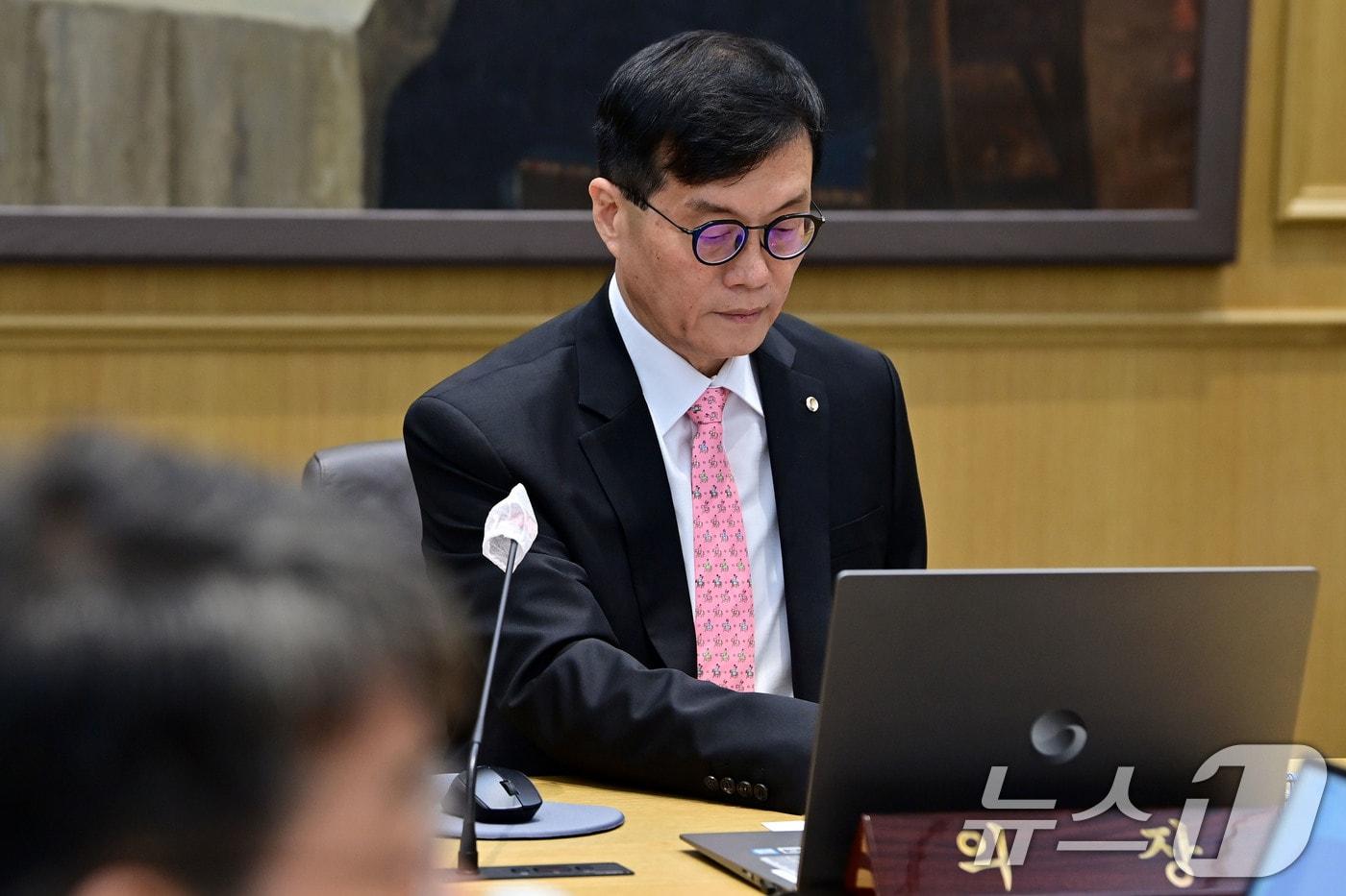 이창용 한국은행 총재가 22일 오전 서울 중구 한국은행 본관에서 금융통화위원회 본회의를 주재하고 있다. 2024.08.22 사진공동취재단 ⓒ News1 사진공동취재단