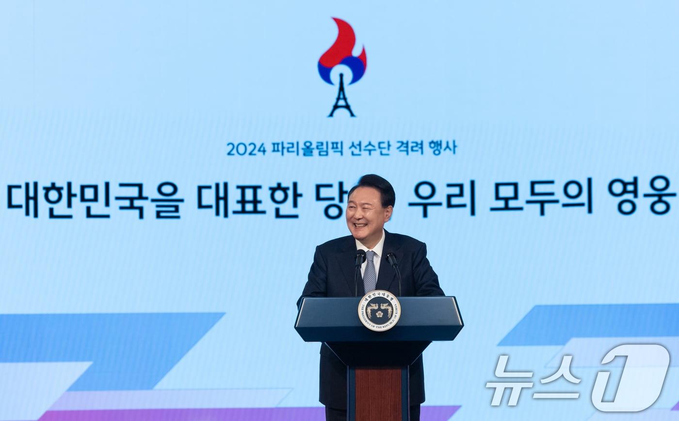 윤석열 대통령이 22일 서울 중구 신라호텔에서 열린 &#39;2024 파리올림픽 선수단 격려 행사&#39;에서 격려 발언을 하고 있다. &#40;대통령실 제공&#41; 2024.8.22/뉴스1 ⓒ News1 송원영 기자