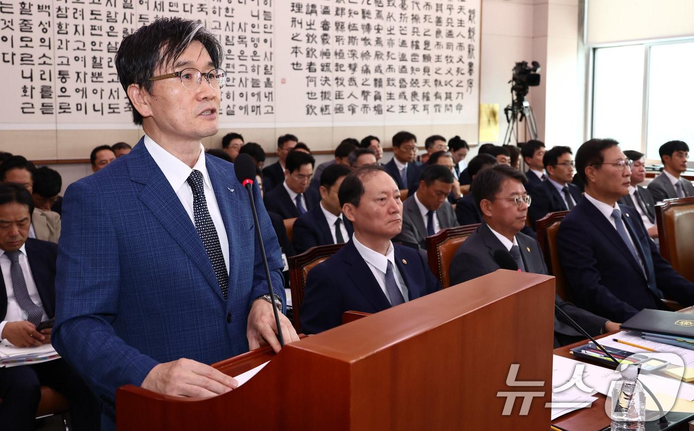 오동운 공수처장이 23일 오전 서울 여의도 국회에서 열린 법제사법위원회 전체회의에서 2023 회계연도 결산 관련 업무보고를 하고 있다. 왼쪽부터 오 처장, 이완규 법제처장, 김정원 헌법재판소 사무처장, 박성재 법무부 장관. 2024.8.23/뉴스1 ⓒ News1 김민지 기자