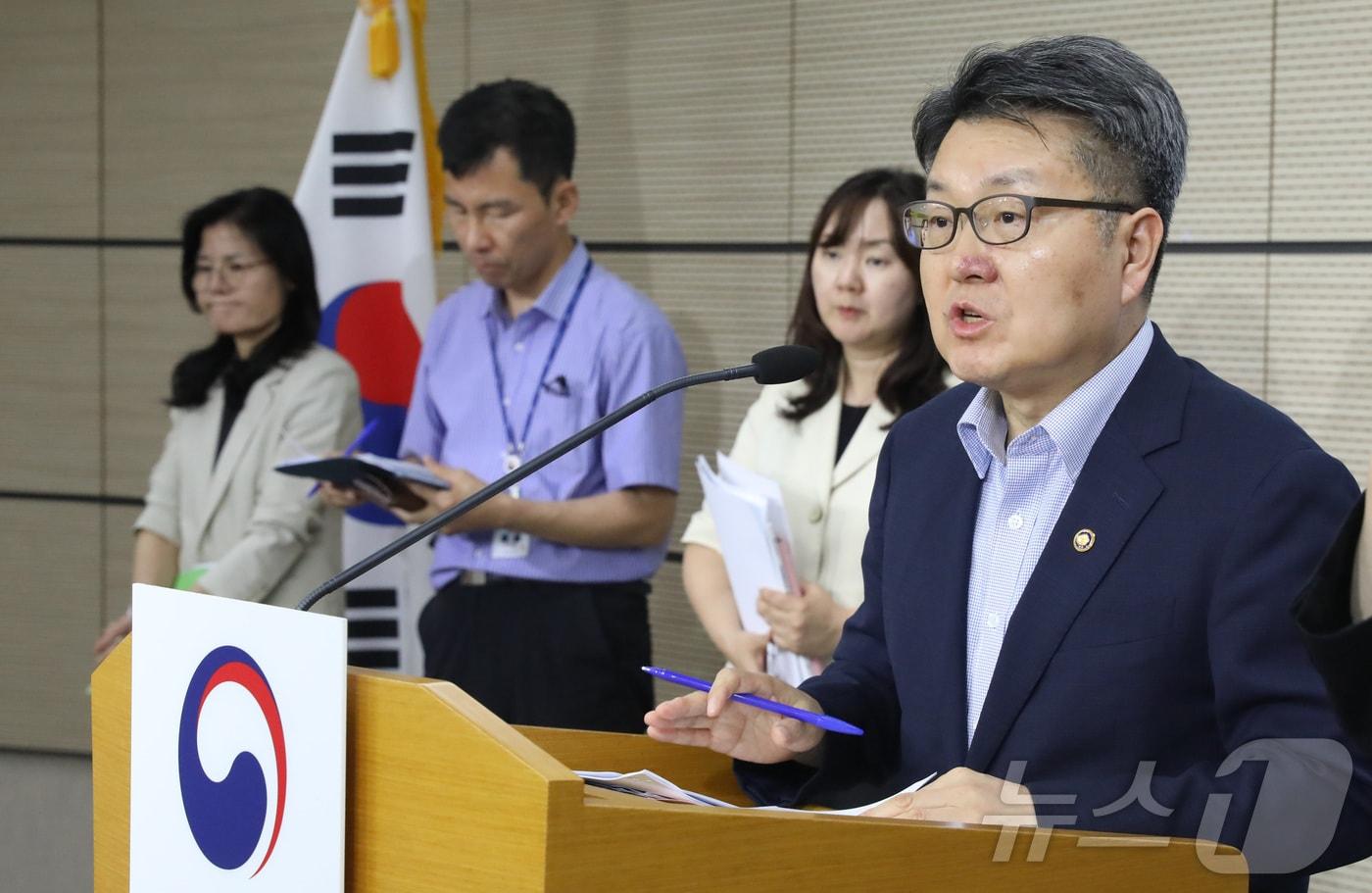 오석환 교육부 차관이 정부세종청사에서 딥페이크&#40; 허위합성물&#41; 피해 현황 조사 및 긴급 전담조직&#40;TF&#41;을 운영 방안을 발표하고 있다. /뉴스1 ⓒ News1 김기남 기자