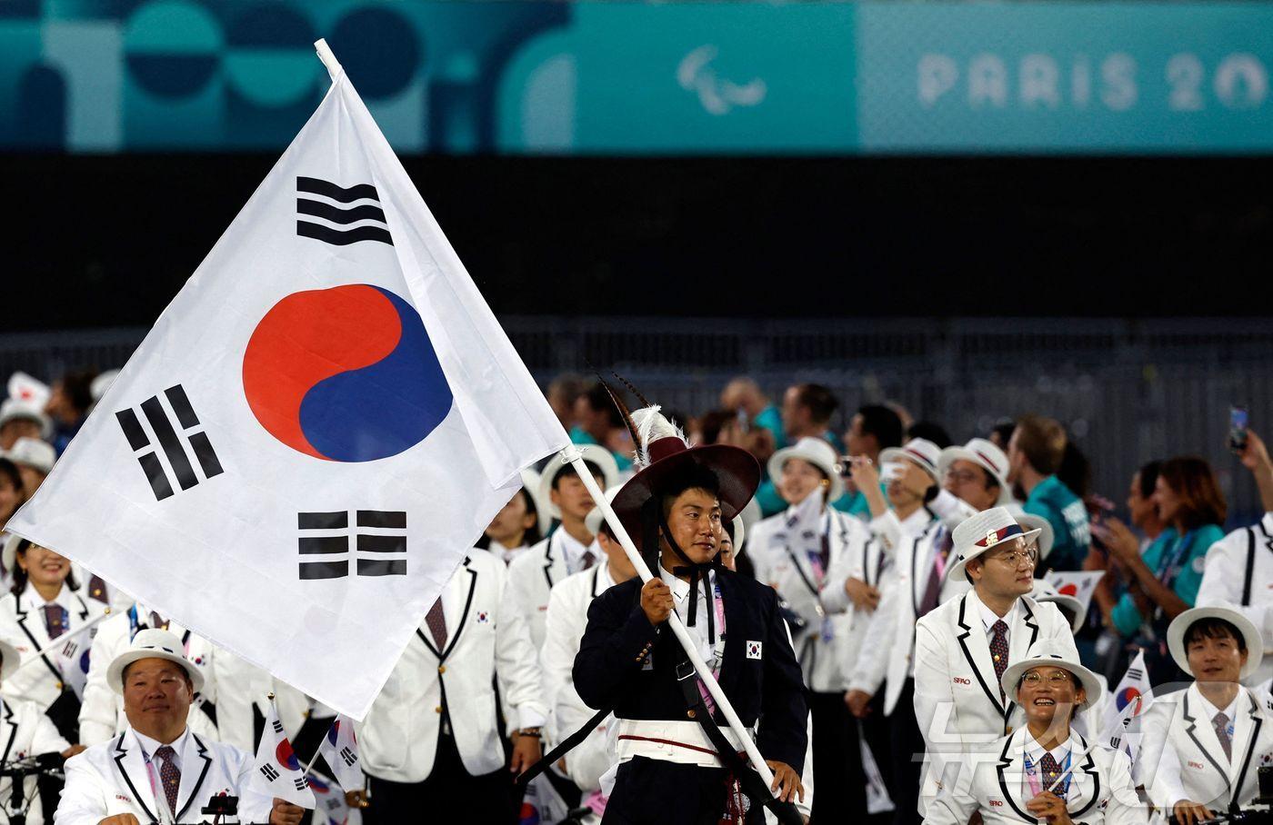 파리 패럴림픽에서 입장하는 한국 선수단 ⓒ AFP=뉴스1