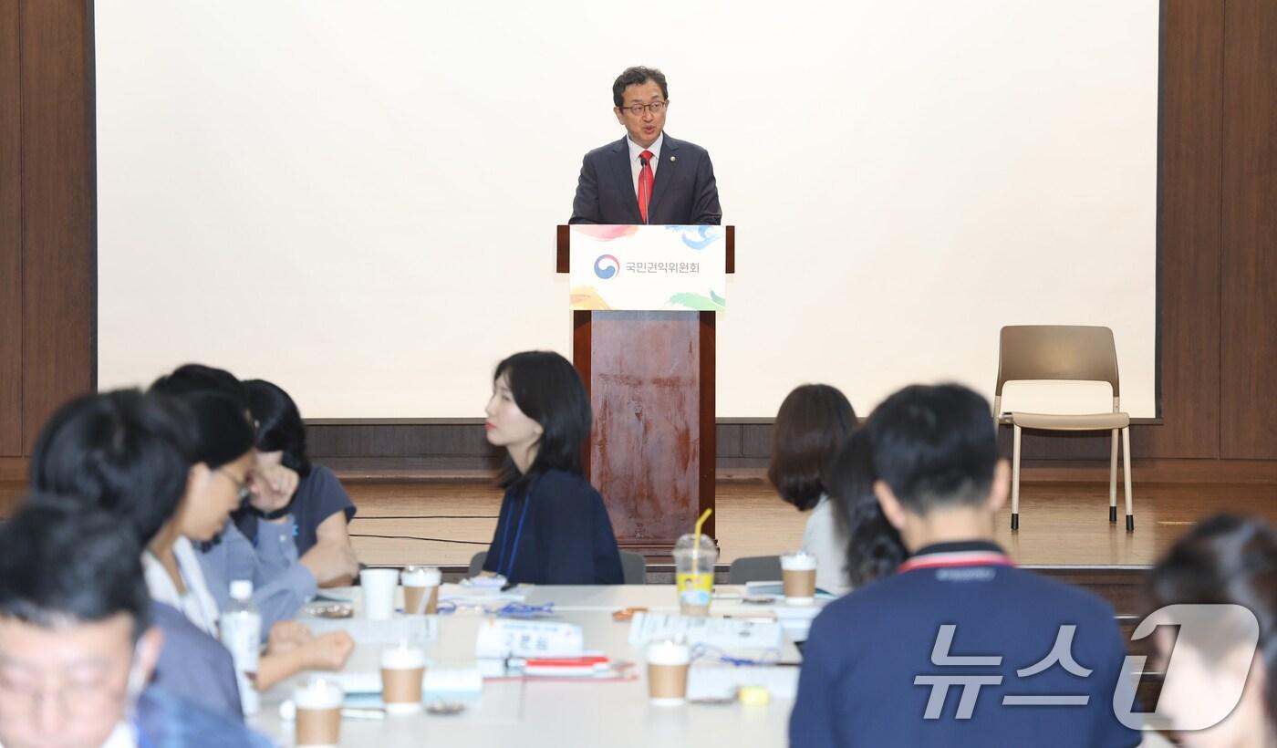 정승윤 국민권익위원회 부위원장 겸 보상심의위원장이 29일 서울 중구 은행회관에서 열린 &#39;공공재정 환수제도 교육청 자체강사 양성 워크숍&#39;에 참석해 인사말을 하고 있다. &#40;국민권익위원회 제공&#41; 2024.8.29/뉴스1