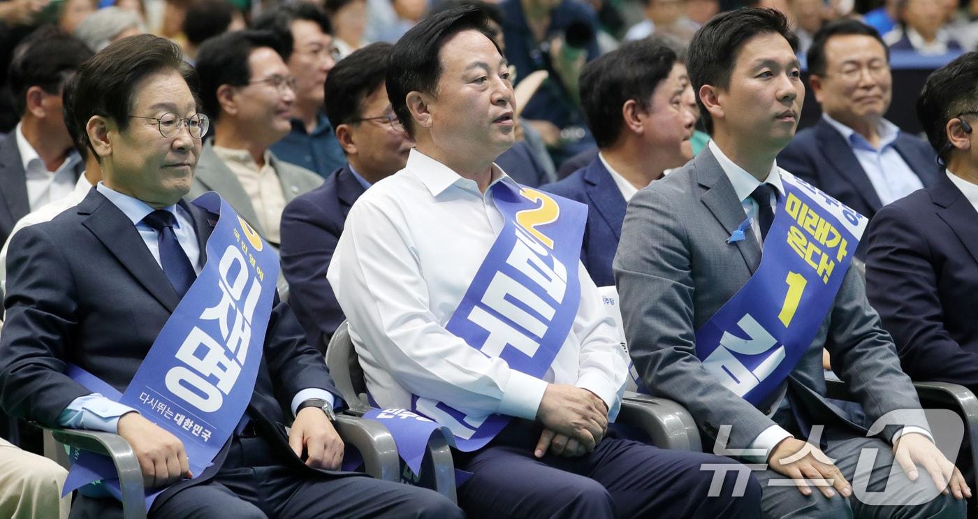 이재명&#40;왼쪽부터&#41;, 김두관, 김지수 더불어민주당 당대표 후보들. 뉴스1 ⓒ News1 유경석 기자