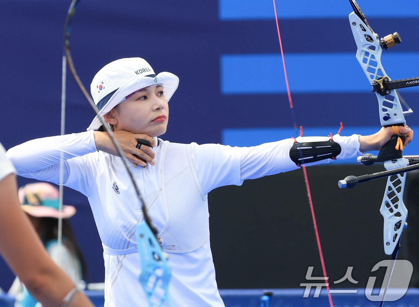 대한민국 양궁 대표팀 전훈영 선수가 3일 오후&#40;한국시간&#41; 프랑스 파리 앵발리드에서 진행된 양궁 여자 개인 동메달 결정전 프랑스 리사 바르블랭과의 경기에서 활시위를 당기고 있다. 2024.8.3/뉴스1 ⓒ News1 박정호 기자