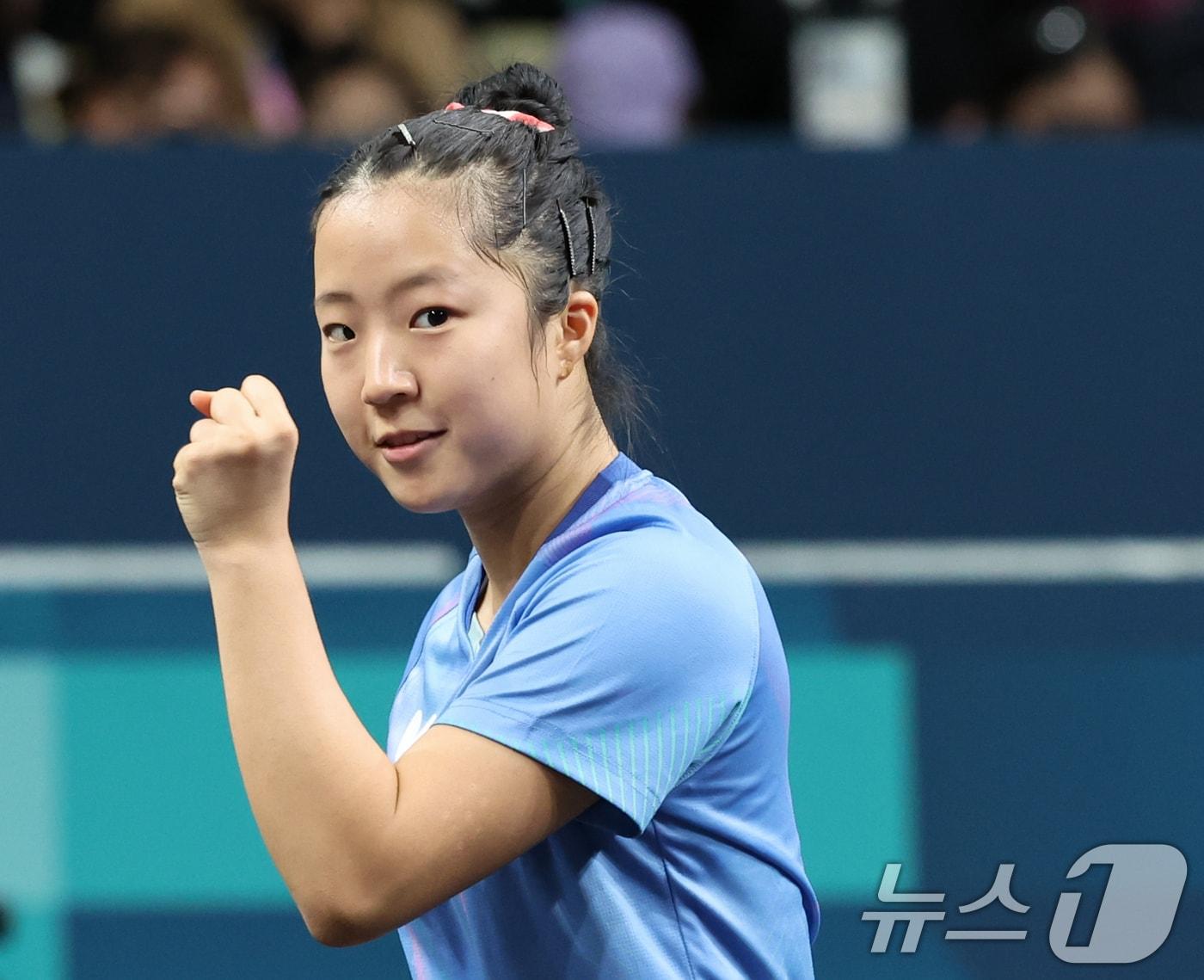 대한민국 탁구 대표팀 신유빈이 3일&#40;한국시간&#41; 프랑스 파리 사우스 파리 아레나 4에서 열린 &#39;2024 파리올림픽&#39; 탁구 여자 단식 동메달 결정전 일본 히나 하야타 선수와의 경기에서 득점한 후 기뻐하고 있다. 2024.8.3/뉴스1 ⓒ News1 이동해 기자