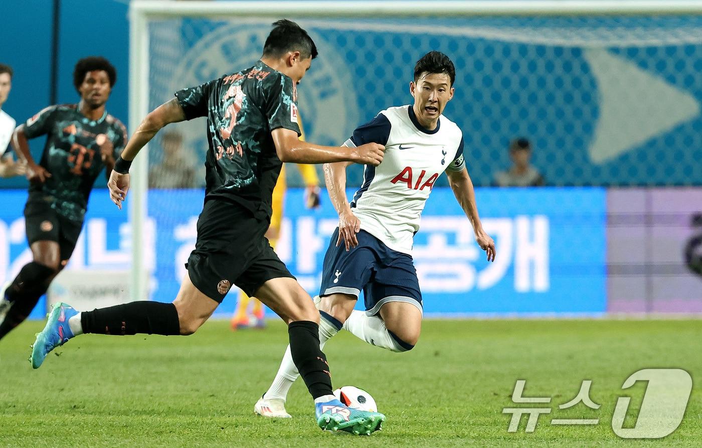 3일 오후 서울 마포구 상암동 서울월드컵경기장에서 토트넘 손흥민과 뮌헨 김민재가 그라운드를 달리고 있다. 2024.8.3/뉴스1 ⓒ News1 박지혜 기자