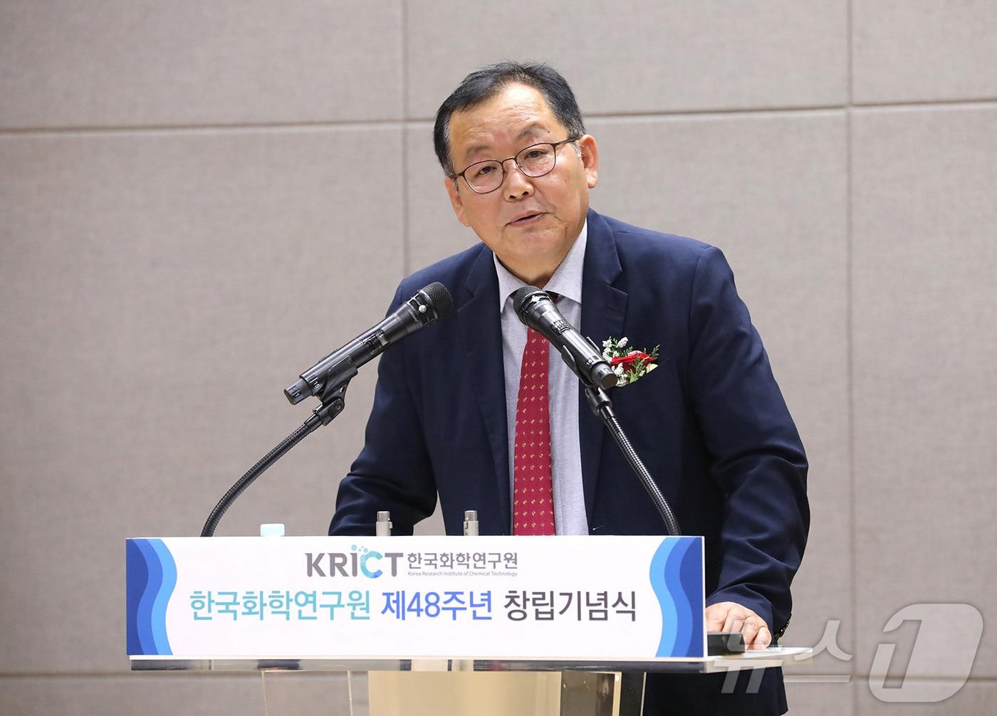 이영국 한국화학연구원 원장이 제48주년 창립기념식에서 기념사를 하고 있다. &#40;화학연 제공&#41;/뉴스1