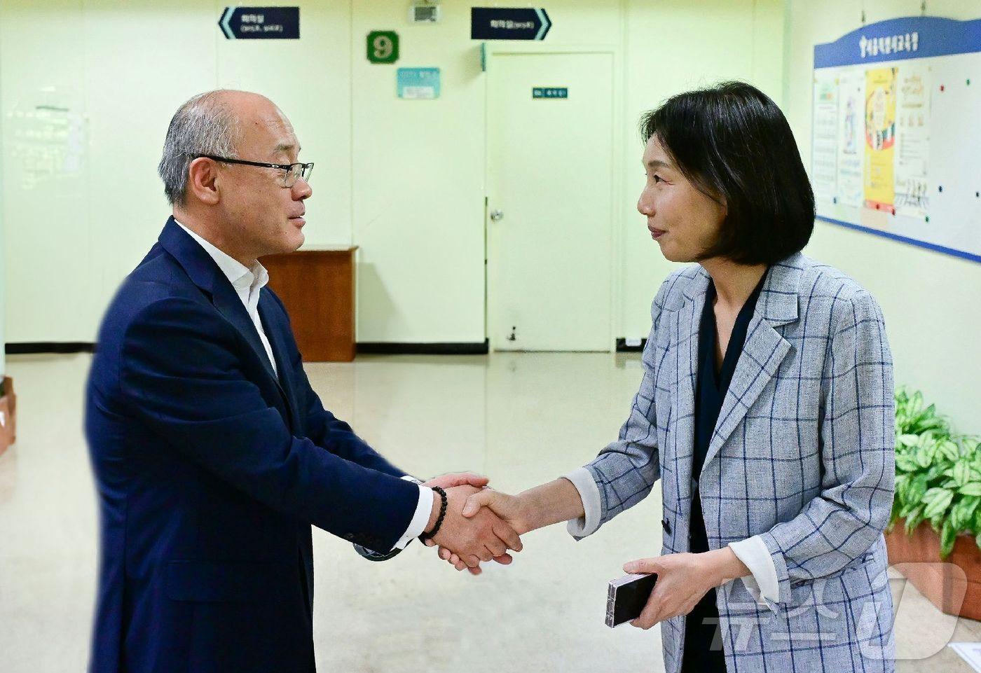  설세훈 교육감 권한대행&#40;왼쪽&#41;과 만난 최호정 서울시의회 의장 &#40;서울시의회 제공&#41; 