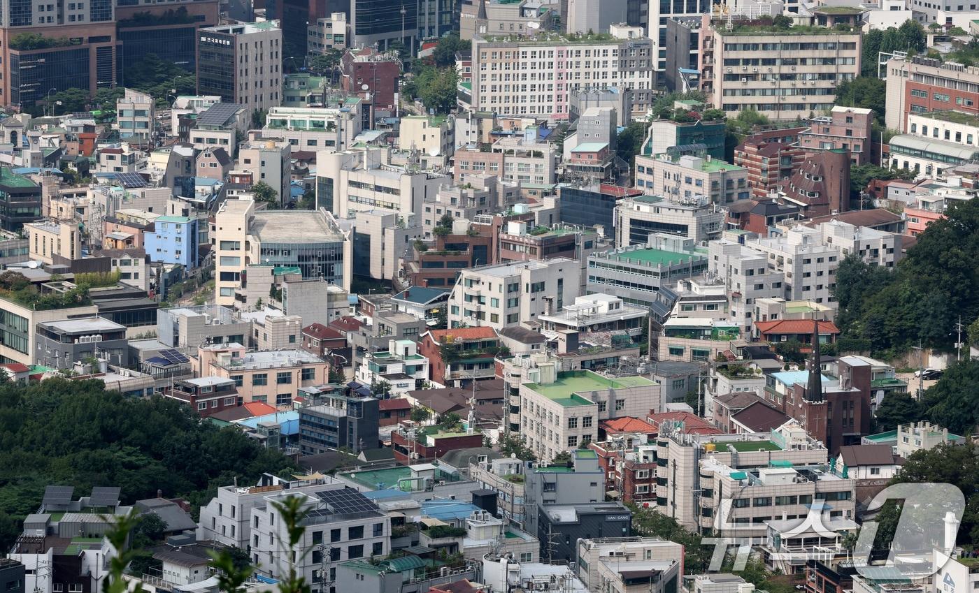 4일 오후 서울 중구 남산에서 바라본 도심에 빌라촌이 보이고 있다.  2024.8.4/뉴스1 ⓒ News1 장수영 기자