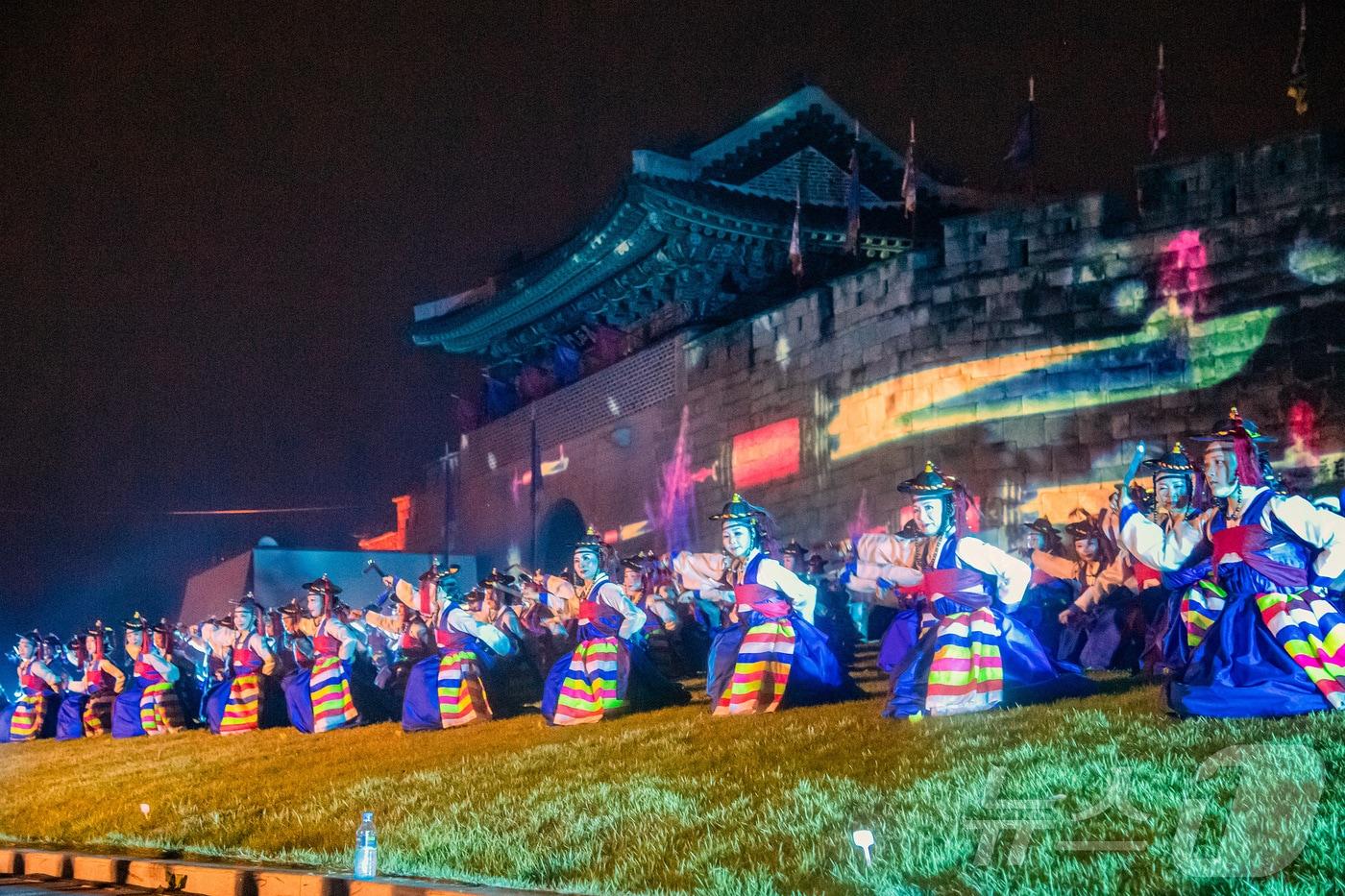 &#39;2024 국가유산 미디어아트 진주성&#39; 개막 공연 &#39;진주 검무&#39;&#40;진주시 제공&#41;.