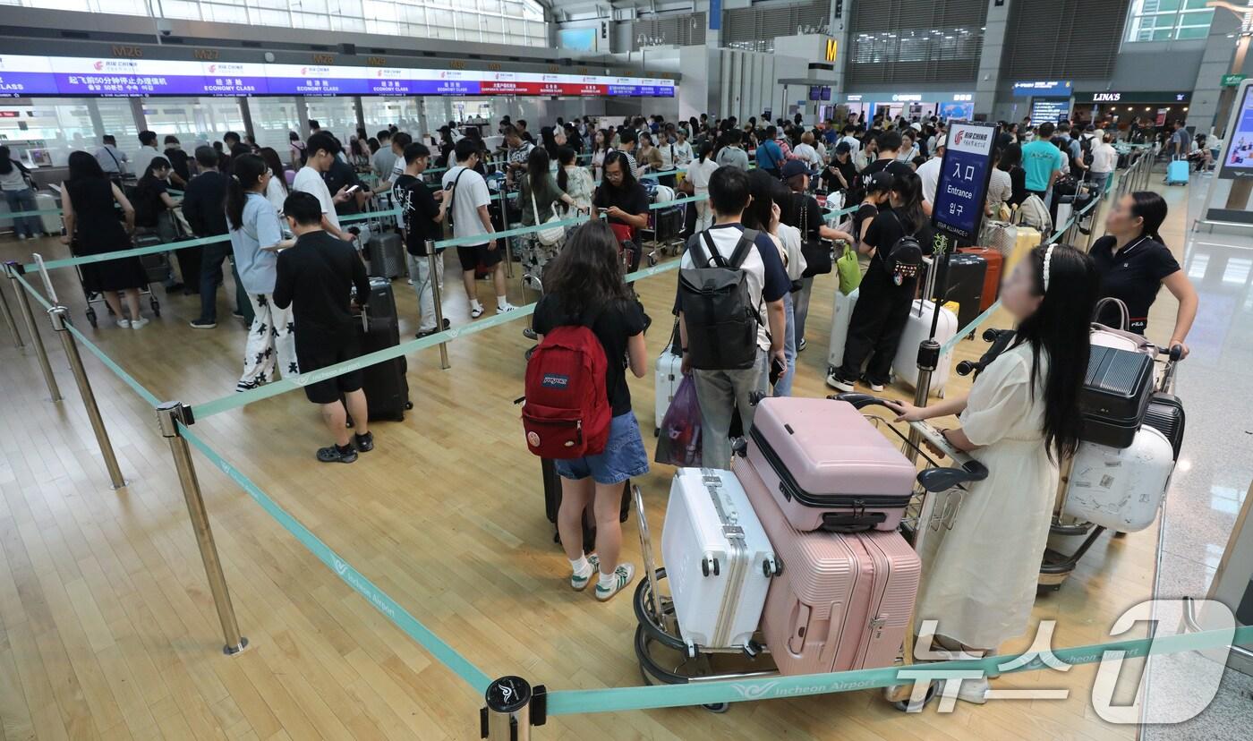 여름 휴가철인 5일 인천국제공항 출국장이 여행객으로 붐비고 있다. 2024.8.5/뉴스1 ⓒ News1 박세연 기자