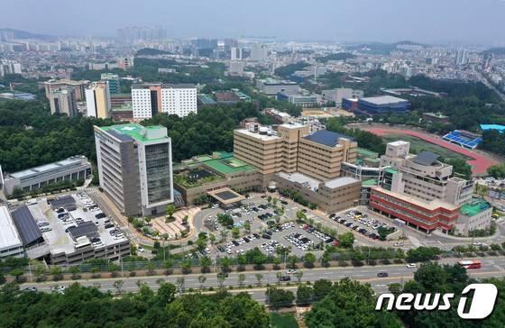  충북대병원 충주분원 규모가 애초 계획보다 축소될 전망이다. 사진은 충북대병원 전경.&#40;자료사진&#41;2024.8.7/뉴스1