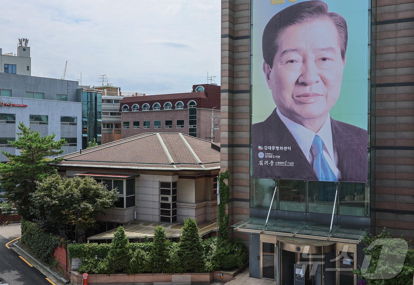 고&#40;故&#41; 김대중 전 대통령의 3남 김홍걸 전 더불어민주당 의원이 김대중 전 대통령 서울 마포구 동교동 사저를 상속세 문제로 매각해 논란이 되고 있다. 사진은 7일 서울 마포구 동교동 김대중 전 대통령의 사저. 2024.8.7/뉴스1 ⓒ News1 김도우 기자