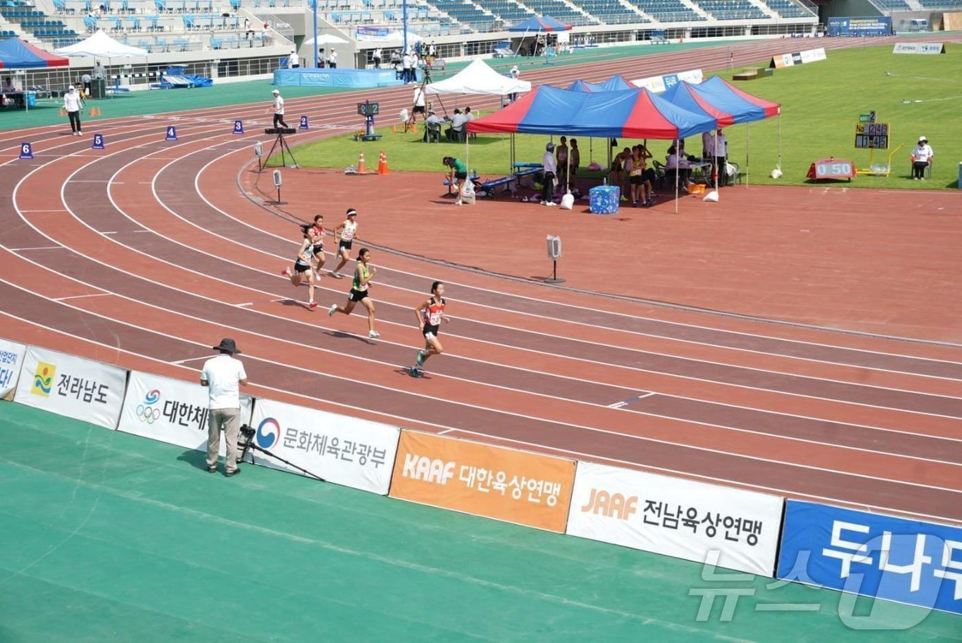 오는 17일부터 3일간 김해시종합운동장에서 전국 시도 대항 육상경기대회가 열린다. 사진은 지난해 전남 목포에서 열린 대회 모습.&#40;김해시 제공&#41;