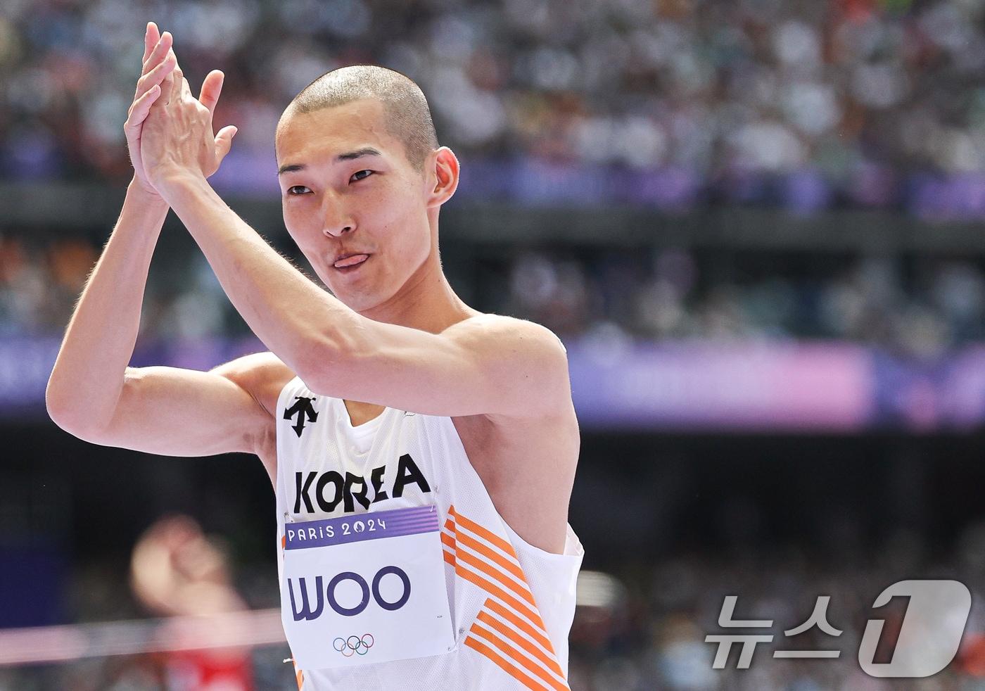 대한민국 대표팀 우상혁이 7일&#40;한국시간&#41; 프랑스 파리 스타드 드 프랑스에서 열린 2024 파리 올림픽 남자 육상 높이뛰기 예선에서 2.27m 2차 시기에 성공한 후 기뻐하고 있다. 이날 경기에서 우상혁은 결승에 진출했다. 2024.8.7/뉴스1 ⓒ News1 이동해 기자