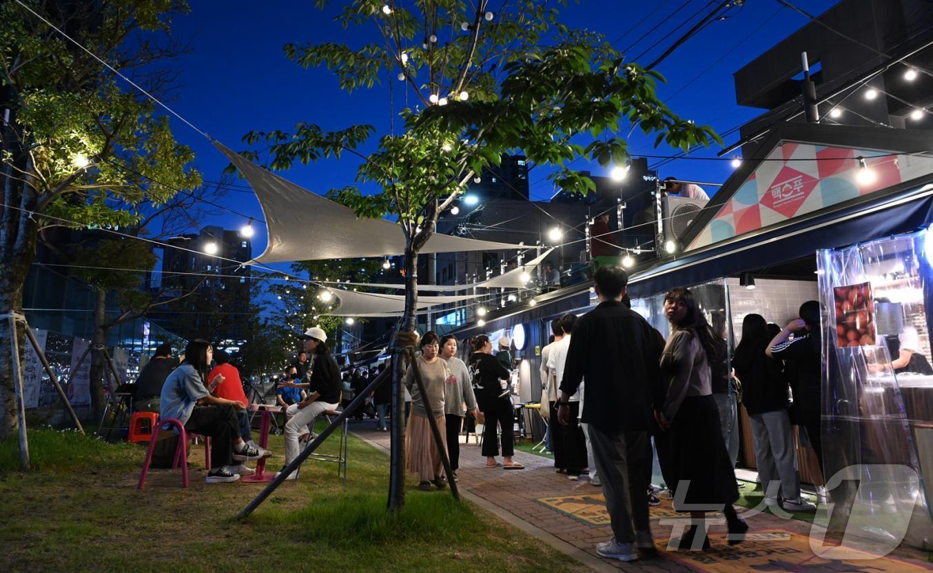 광주 남구 백운광장 주변에 위치한 토요 야시장의 전경.&#40;광주 남구 제공&#41; 2024.8.8.