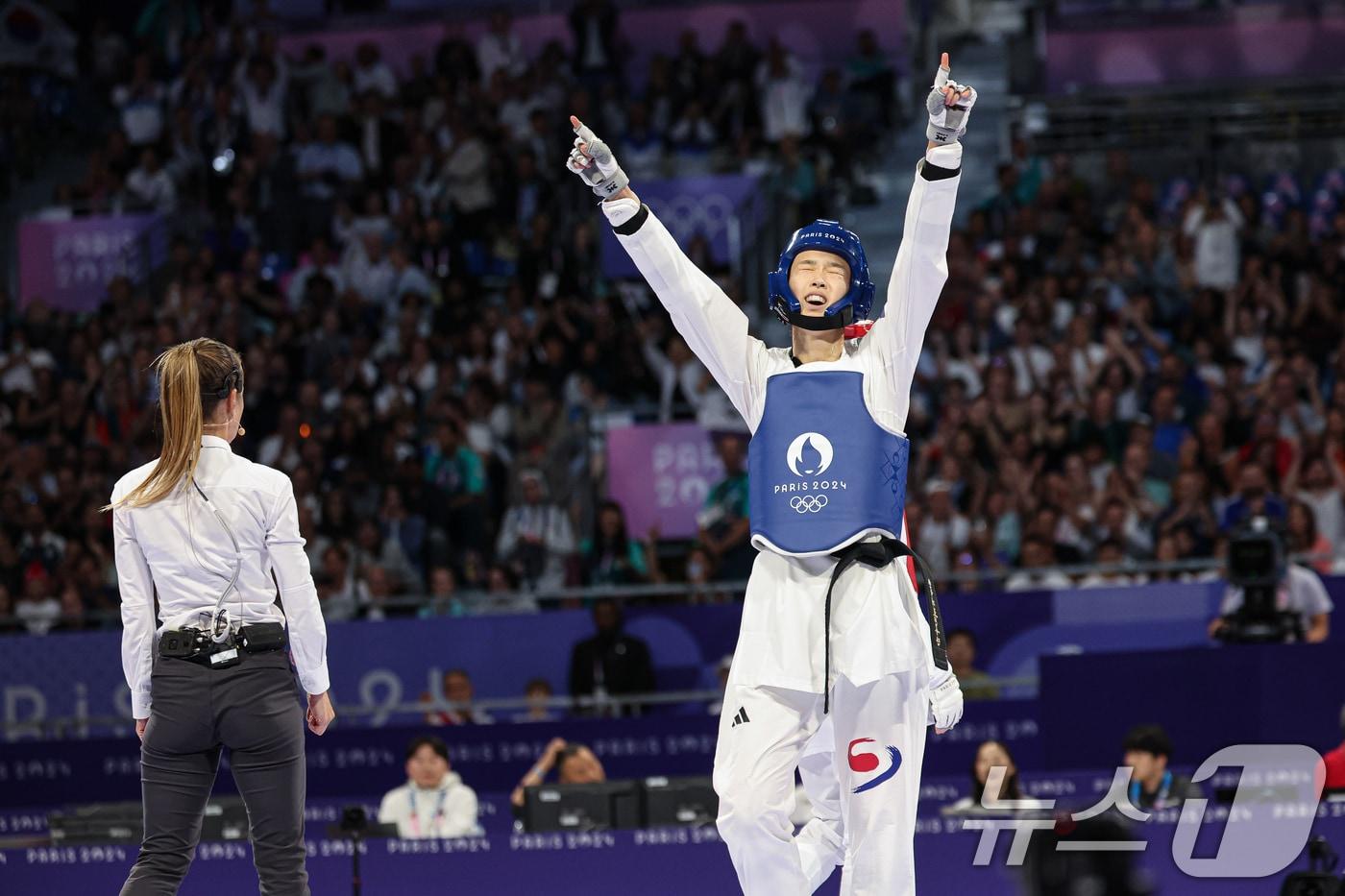 대한민국 태권도 국가대표팀 김유진 선수가 9일&#40;한국시간&#41; 프랑스 파리 그랑 팔레에서 진행된 2024 파리올림픽 태권도 여자 57kg급 결승 경기 이란의 나히드 키야니찬데 선수와의 경기에서 금메달을 확정지은 후 기뻐하고 있다. 2024.8.9/뉴스1 ⓒ News1 이동해 기자