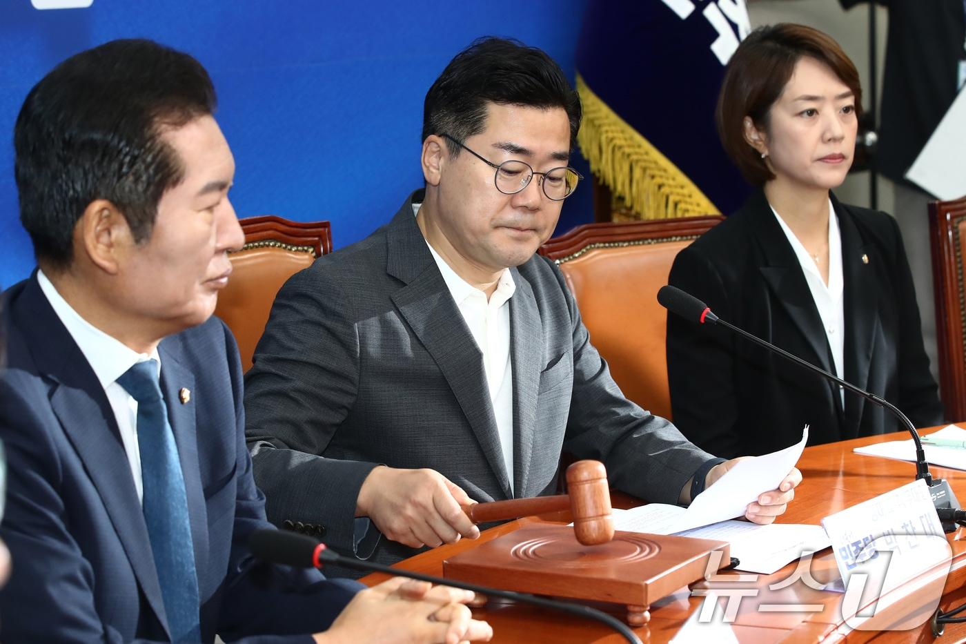 박찬대 더불어민주당 대표 직무대행 겸 원내대표가 9일 오전 서울 여의도 국회에서 열린 최고위원회의를 주재하고 있다. 2024.8.9/뉴스1 ⓒ News1 이광호 기자