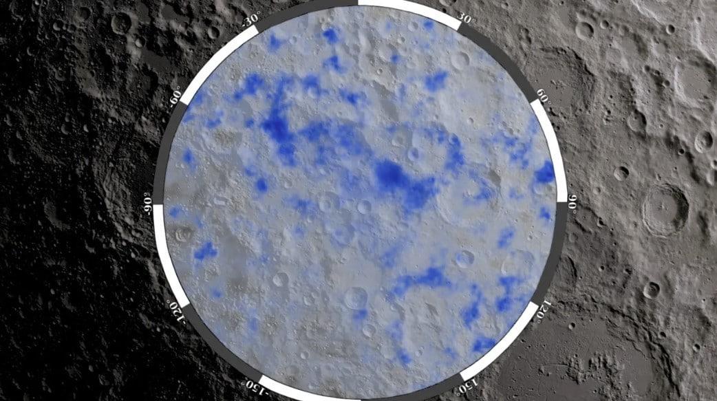 파란색으로 표시된 물 얼음이 퇴적되었을 가능성이 있는 달의 남극 지역. 이 지도는 NASA의 Lunar Reconnaissance Orbiter가 수집한 데이터를 기반으로 한다. 2024.08.08/&lt;출처: NASA 홈페이지&gt;