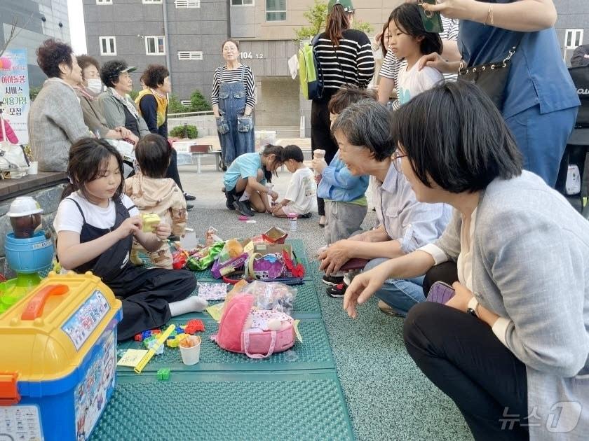 해남군 공동육아나눔터 달란트 시장 &#40;해남군 제공&#41;/뉴스1 