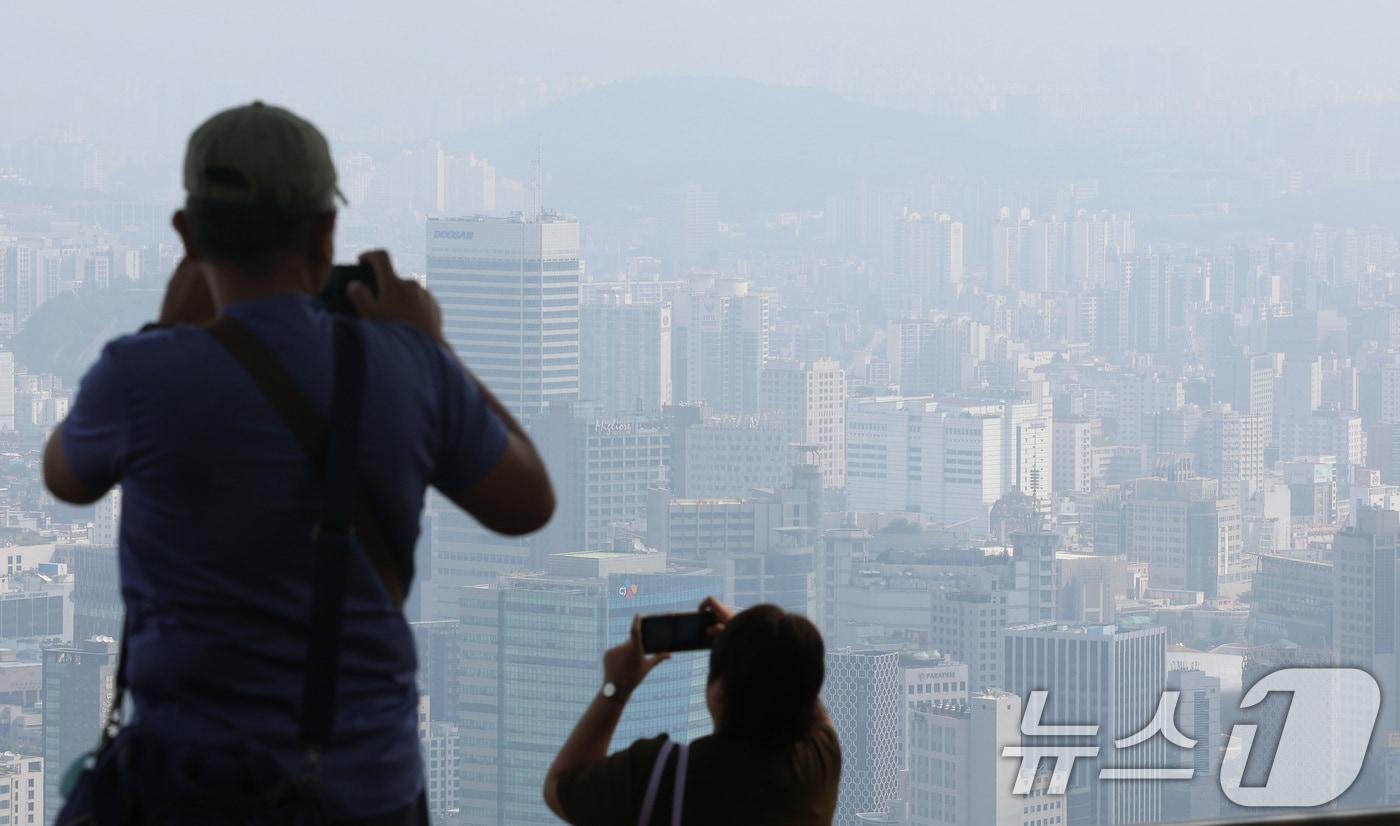 서울 남산에서 바라본 아파트 밀집지역 모습. 2024.9.1/뉴스1 ⓒ News1 이동해 기자