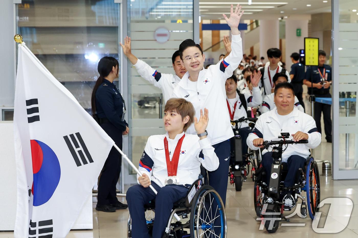 2024 파리 패럴림픽 대한민국 선수단이 10일 오후 인천공항을 통해 귀국하고 있다. 우리나라는 이번 대회에서 금메달 6개, 은메달 10개, 동메달 14개로 종합 22위에 올랐다. 2024.9.10/뉴스1 ⓒ News1 민경석 기자