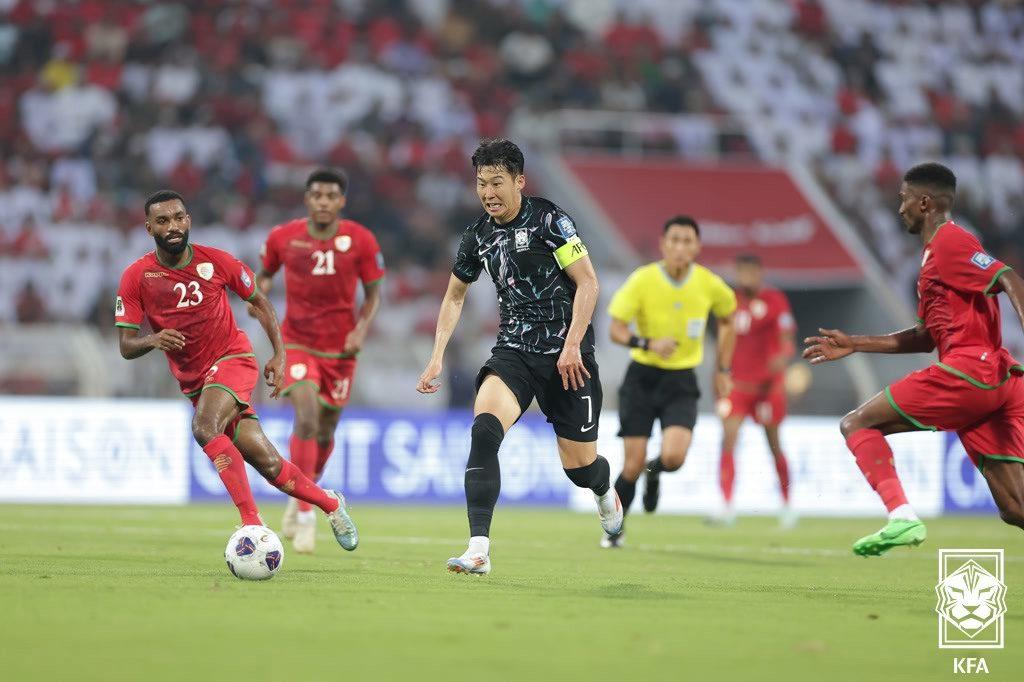 10일 &#40;한국시간&#41; 오만 무스카트의 술탄카부스 경기장에서 열린 오만과의 2026 국제축구연맹&#40;FIFA&#41; 북중미 월드컵 아시아지역 3차 예선 B조 조별리그 2차전 대한민국과 오만의 경기에서 대한민국 손흥민이 돌파를 시도하고 있다. &#40;대한축구협회 제공&#41; 2024.9.10/뉴스1