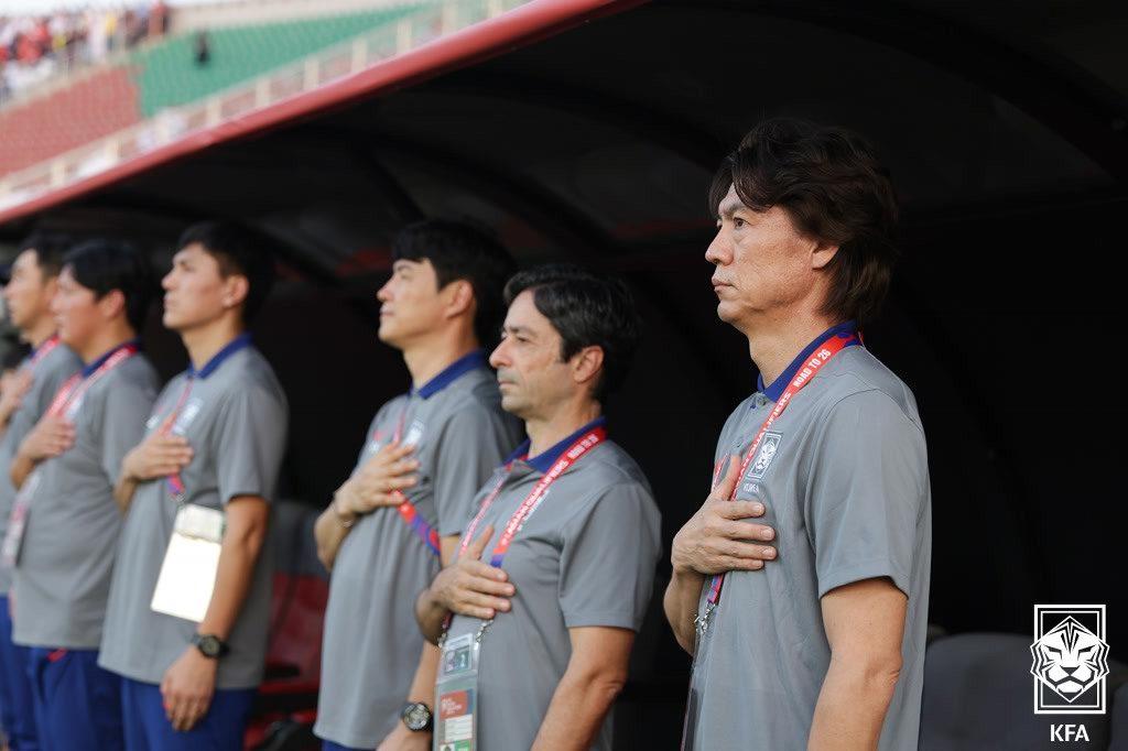 홍명보 축구 국가대표팀 감독&#40;오른쪽&#41;. &#40;대한축구협회 제공&#41;