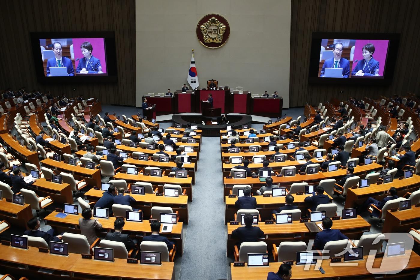 한덕수 국무총리가 11일 오후 서울 여의도 국회 본회의장에서 열린 경제분야 대정부질문에 출석해 이언주 더불어민주당 의원 질의에 답하고 있다. 2024.9.11/뉴스1 ⓒ News1 이광호 기자