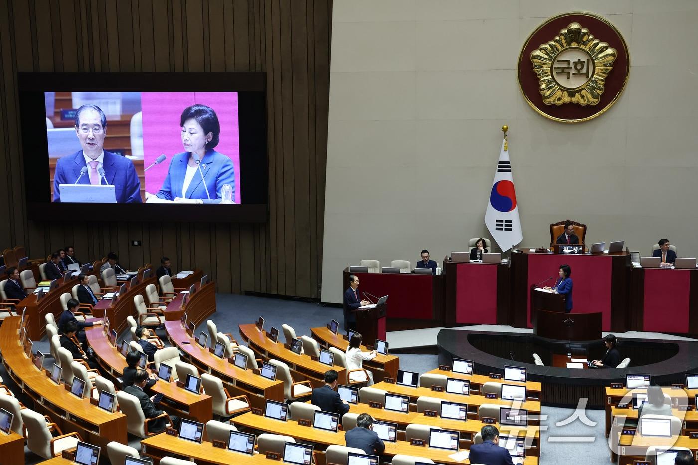 한덕수 국무총리가 12일 오후 서울 여의도 국회 본회의장에서 열린 교육·사회·문화 분야 대정부질문에서 남인순 더불어민주당 의원의 의대 정원 증원 관련 질의에 답하고 있다. 2024.9.12/뉴스1 ⓒ News1 김민지 기자