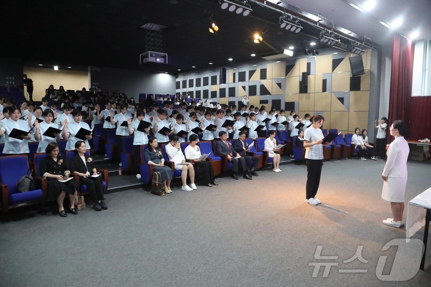 한림성심대 제15회 예비 치과위생사 선서식.&#40;한림성심대학교 제공&#41;/뉴스1