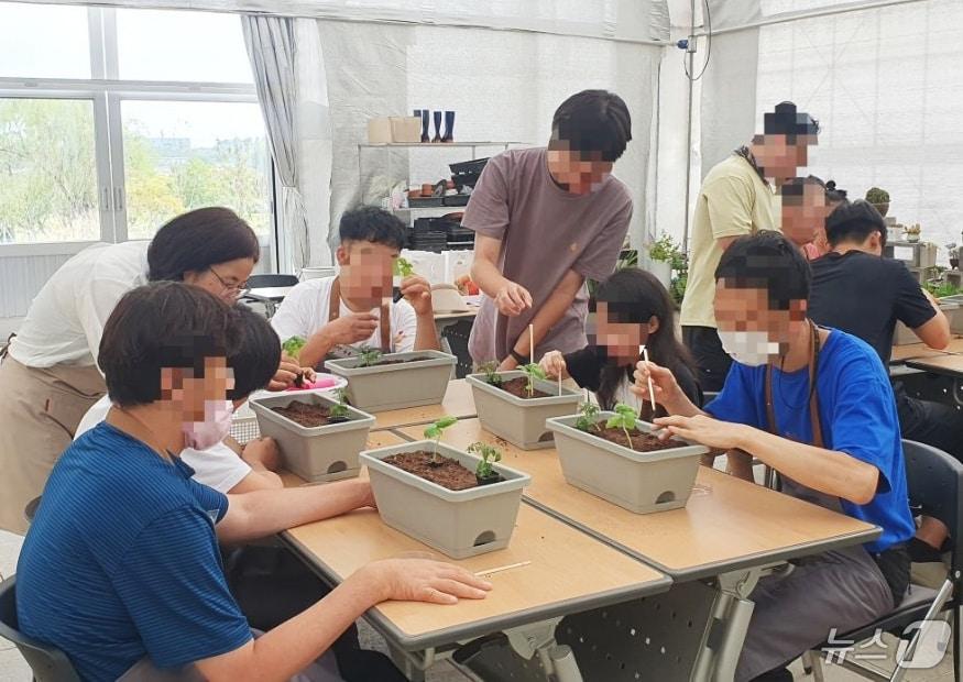 광주시농업기술센터 &#39;마음을 가꾸는 농부&#39; 치유 농업 프로그램.&#40;광주시 제공&#41;/뉴스1 